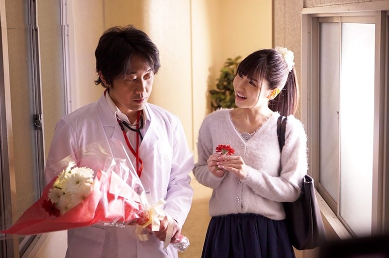 ten-bac-si-cuong-dam-va-co-sinh-vien-ngoan-ngoan