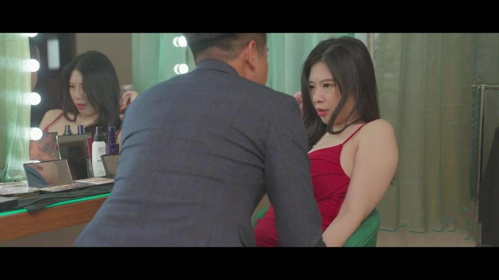 Tên quản lý địt em ca sĩ xinh đẹp trong hậu trường