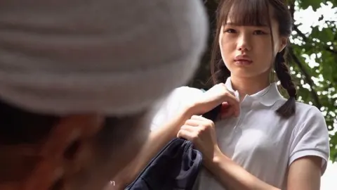 Bố biến thái bán con cho bạn để đụ ~ Ichika Matsumoto